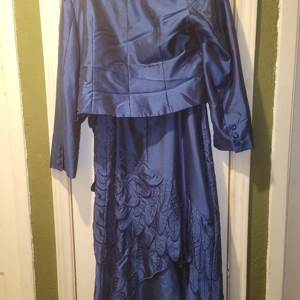 Clothes - Picture 2 of 8